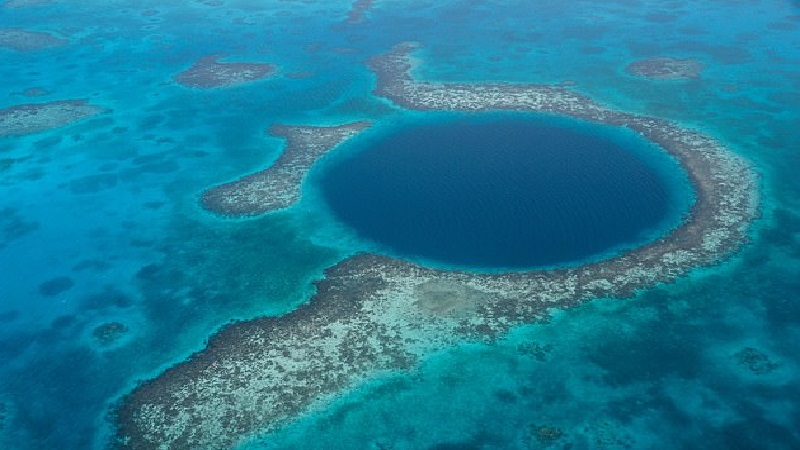 What IS at the bottom of Belize’s Great Blue Hole? Plastic bottles ...